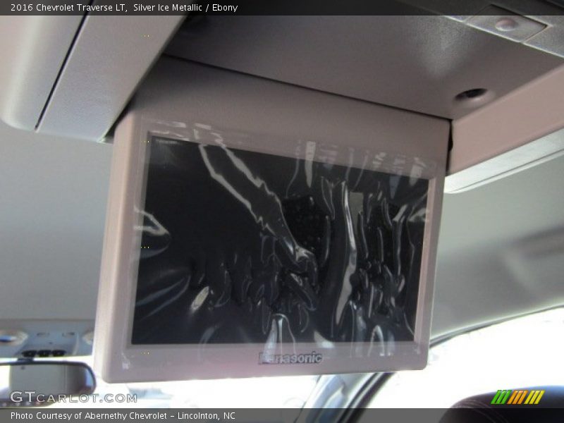 Silver Ice Metallic / Ebony 2016 Chevrolet Traverse LT