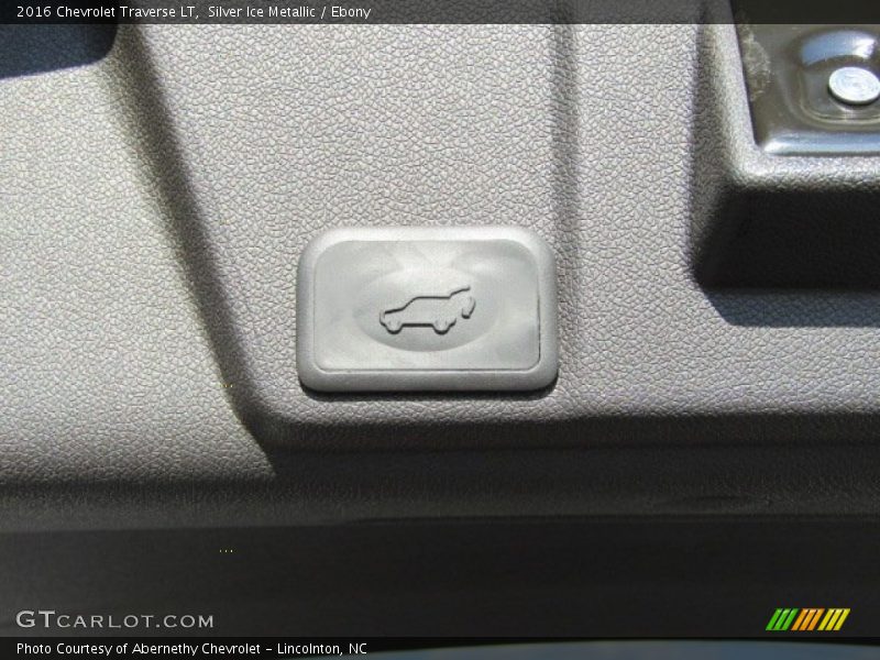 Silver Ice Metallic / Ebony 2016 Chevrolet Traverse LT