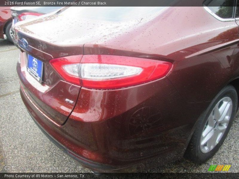 Bronze Fire Metallic / Charcoal Black 2016 Ford Fusion SE