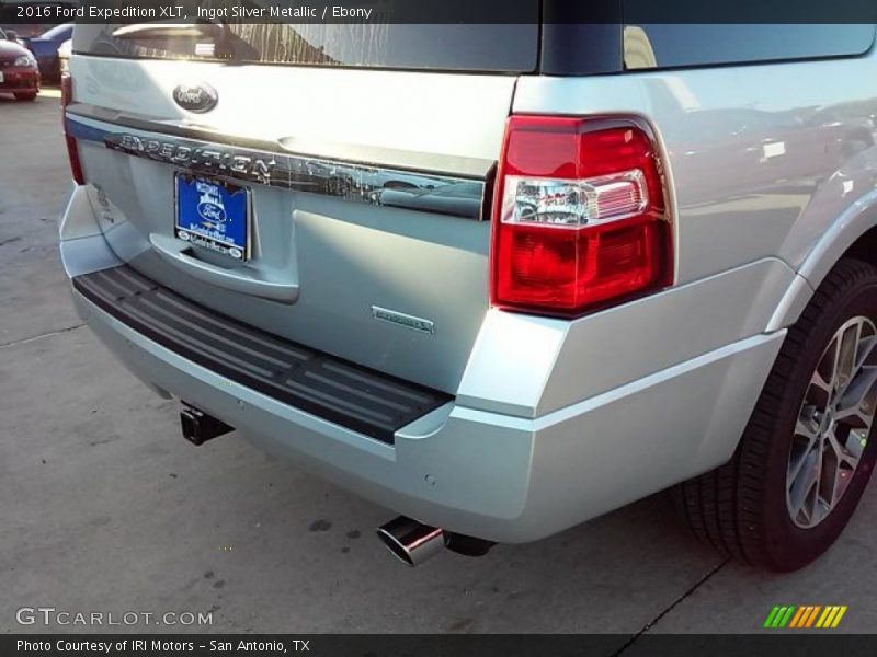 Ingot Silver Metallic / Ebony 2016 Ford Expedition XLT