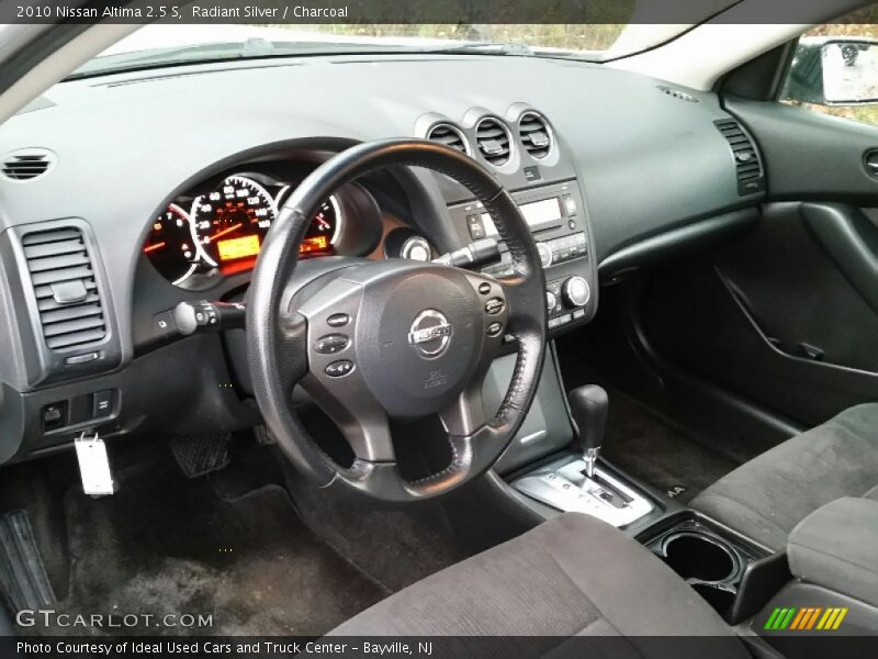 Radiant Silver / Charcoal 2010 Nissan Altima 2.5 S