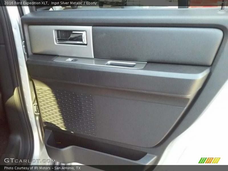 Ingot Silver Metallic / Ebony 2016 Ford Expedition XLT