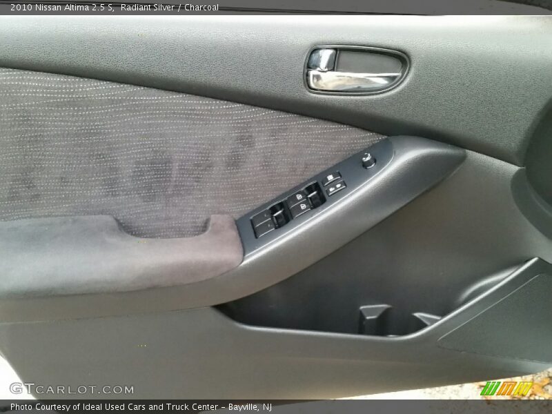 Radiant Silver / Charcoal 2010 Nissan Altima 2.5 S