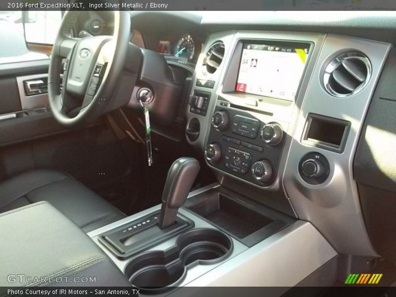 Ingot Silver Metallic / Ebony 2016 Ford Expedition XLT