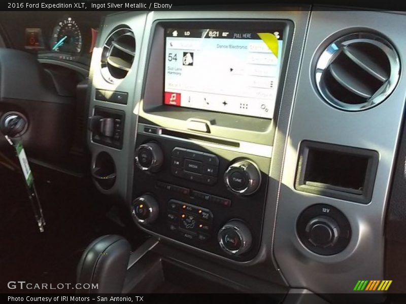 Ingot Silver Metallic / Ebony 2016 Ford Expedition XLT
