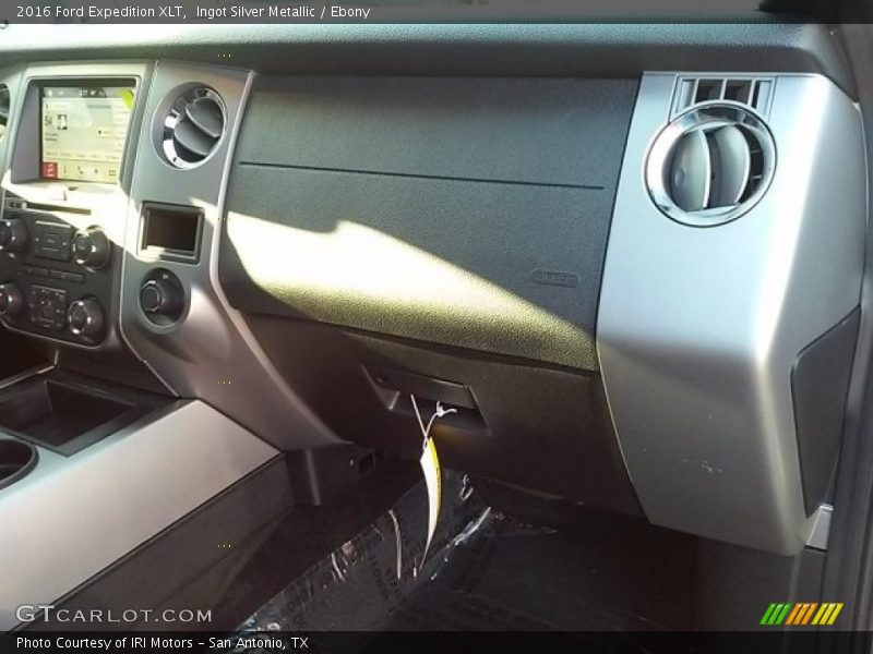 Ingot Silver Metallic / Ebony 2016 Ford Expedition XLT