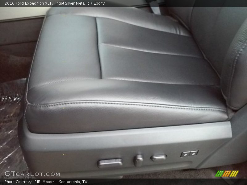 Ingot Silver Metallic / Ebony 2016 Ford Expedition XLT
