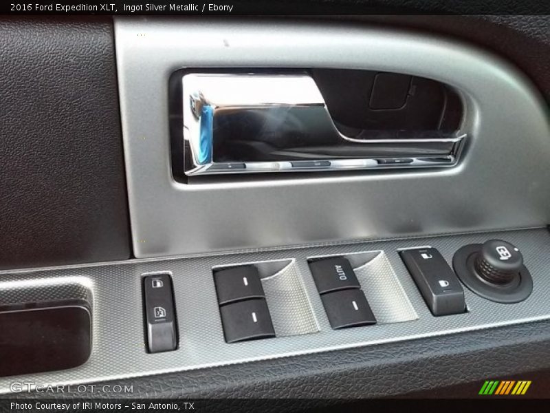 Ingot Silver Metallic / Ebony 2016 Ford Expedition XLT