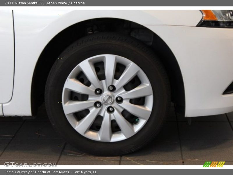Aspen White / Charcoal 2014 Nissan Sentra SV