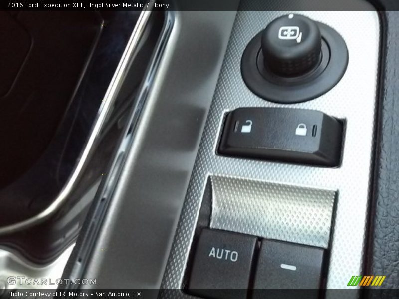 Ingot Silver Metallic / Ebony 2016 Ford Expedition XLT