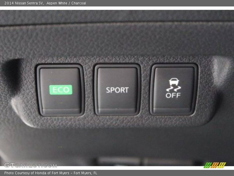 Aspen White / Charcoal 2014 Nissan Sentra SV