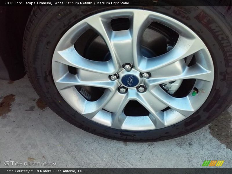 White Platinum Metallic / Medium Light Stone 2016 Ford Escape Titanium