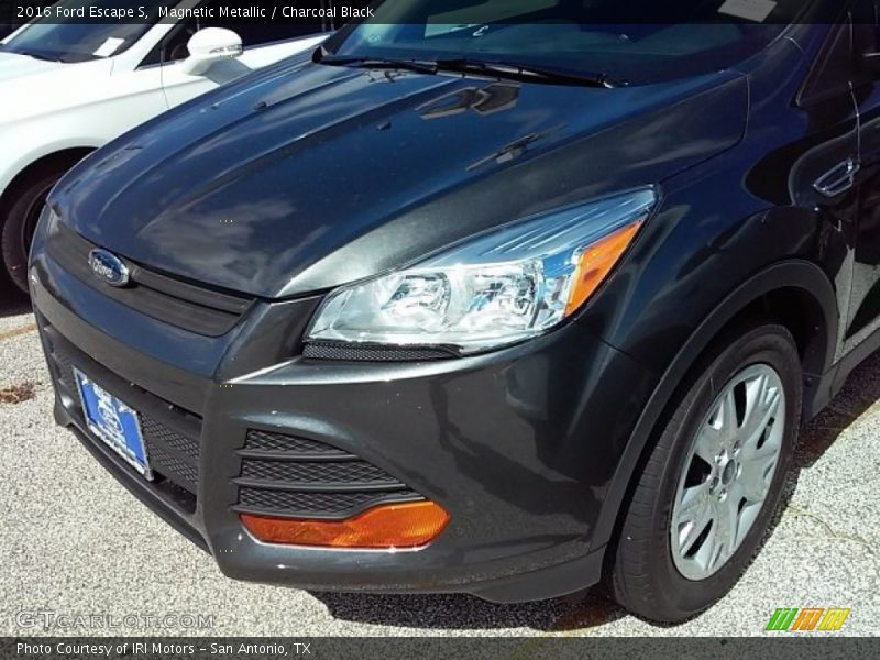 Magnetic Metallic / Charcoal Black 2016 Ford Escape S