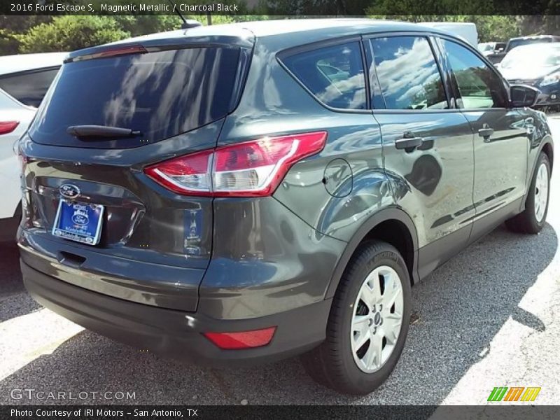 Magnetic Metallic / Charcoal Black 2016 Ford Escape S