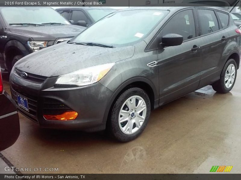 Magnetic Metallic / Charcoal Black 2016 Ford Escape S