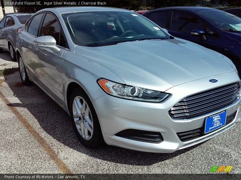 Ingot Silver Metallic / Charcoal Black 2016 Ford Fusion SE