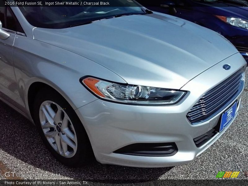 Ingot Silver Metallic / Charcoal Black 2016 Ford Fusion SE