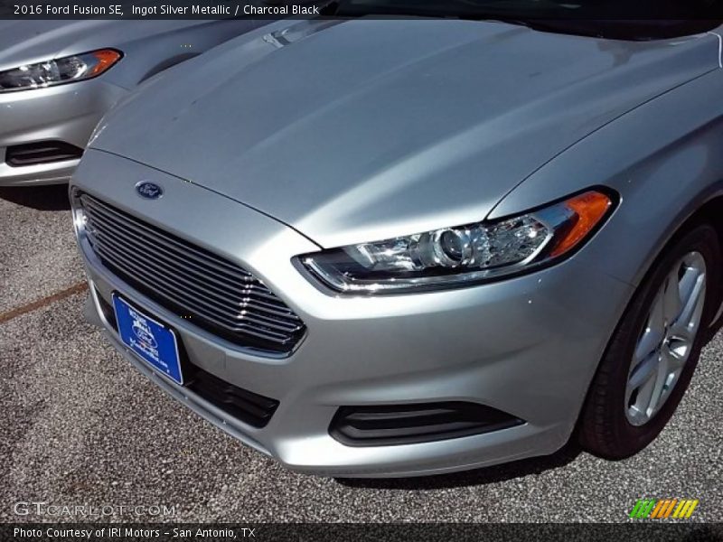 Ingot Silver Metallic / Charcoal Black 2016 Ford Fusion SE