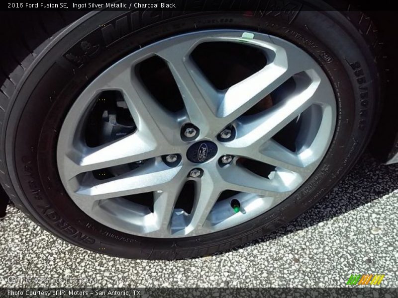 Ingot Silver Metallic / Charcoal Black 2016 Ford Fusion SE