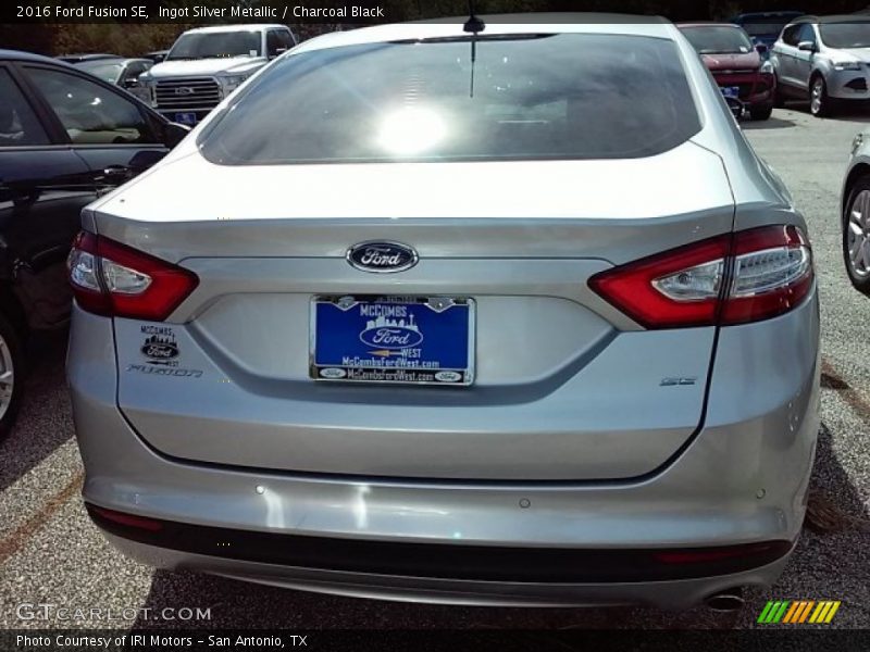 Ingot Silver Metallic / Charcoal Black 2016 Ford Fusion SE