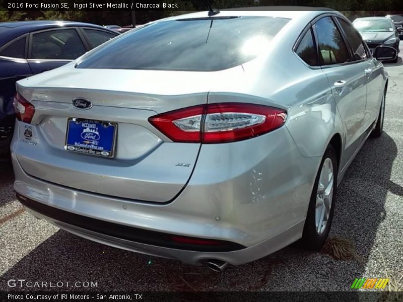 Ingot Silver Metallic / Charcoal Black 2016 Ford Fusion SE