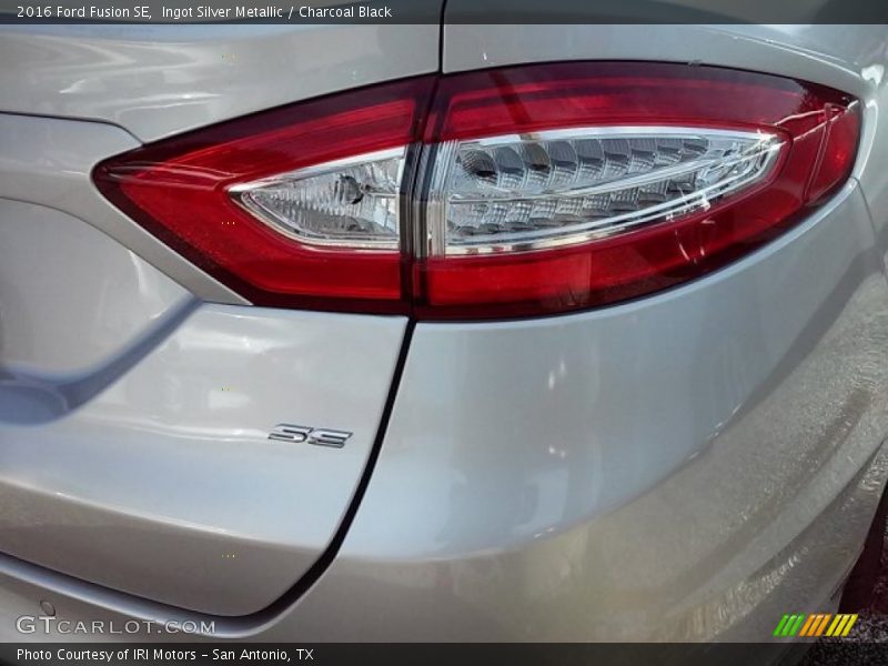 Ingot Silver Metallic / Charcoal Black 2016 Ford Fusion SE