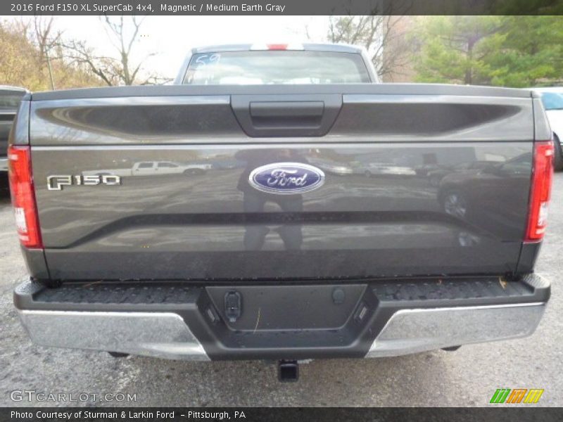 Magnetic / Medium Earth Gray 2016 Ford F150 XL SuperCab 4x4