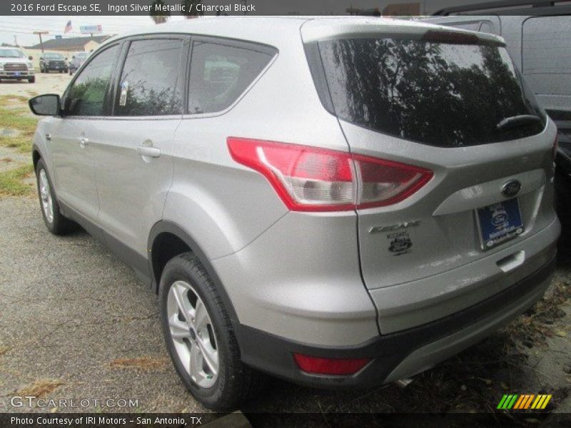 Ingot Silver Metallic / Charcoal Black 2016 Ford Escape SE