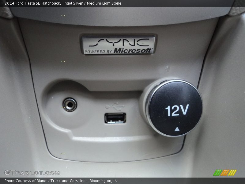 Ingot Silver / Medium Light Stone 2014 Ford Fiesta SE Hatchback