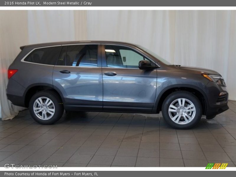 Modern Steel Metallic / Gray 2016 Honda Pilot LX