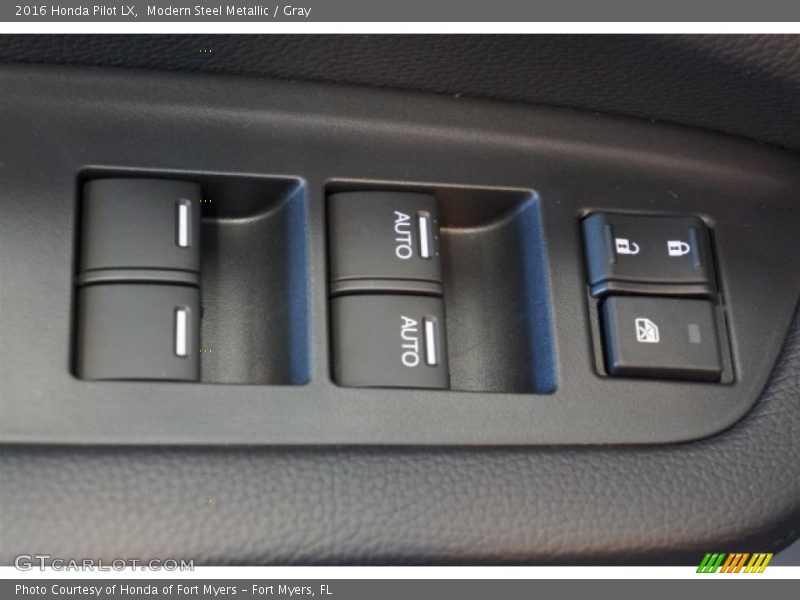 Modern Steel Metallic / Gray 2016 Honda Pilot LX