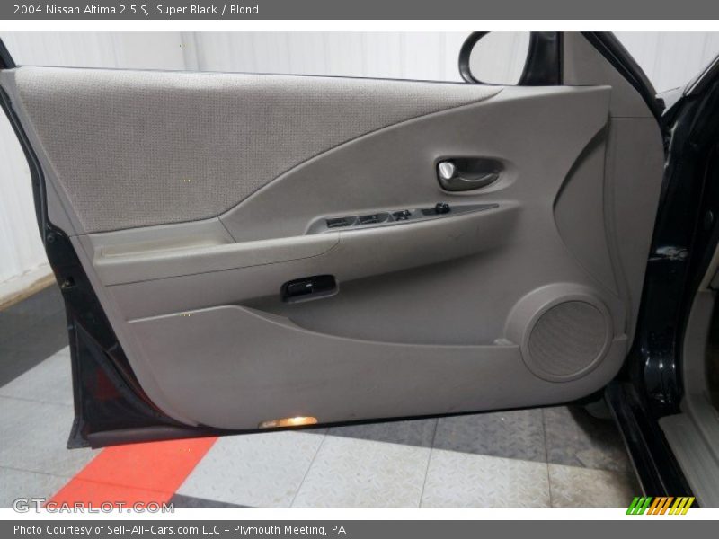Super Black / Blond 2004 Nissan Altima 2.5 S