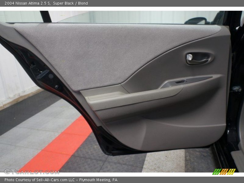 Super Black / Blond 2004 Nissan Altima 2.5 S
