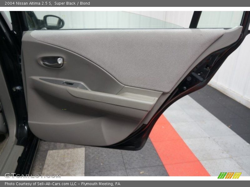 Super Black / Blond 2004 Nissan Altima 2.5 S
