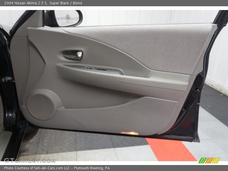 Super Black / Blond 2004 Nissan Altima 2.5 S