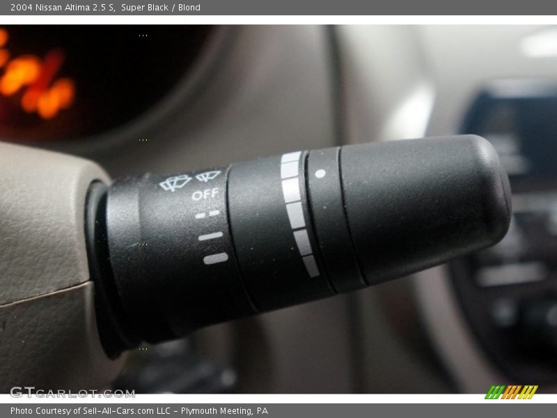 Super Black / Blond 2004 Nissan Altima 2.5 S