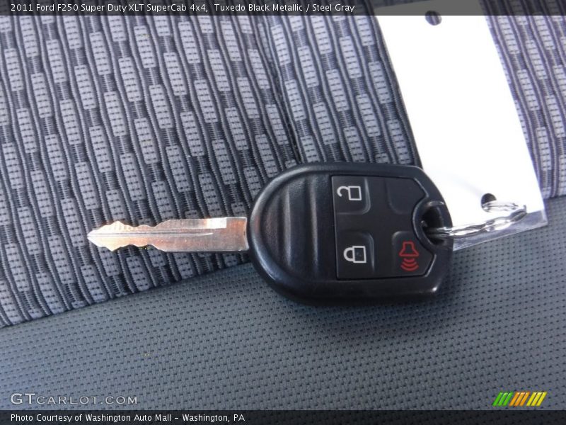 Tuxedo Black Metallic / Steel Gray 2011 Ford F250 Super Duty XLT SuperCab 4x4