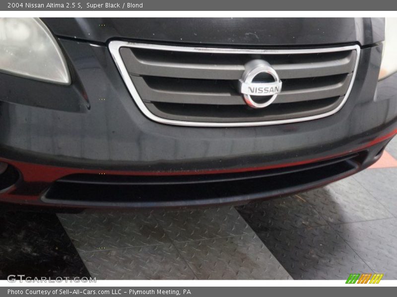 Super Black / Blond 2004 Nissan Altima 2.5 S