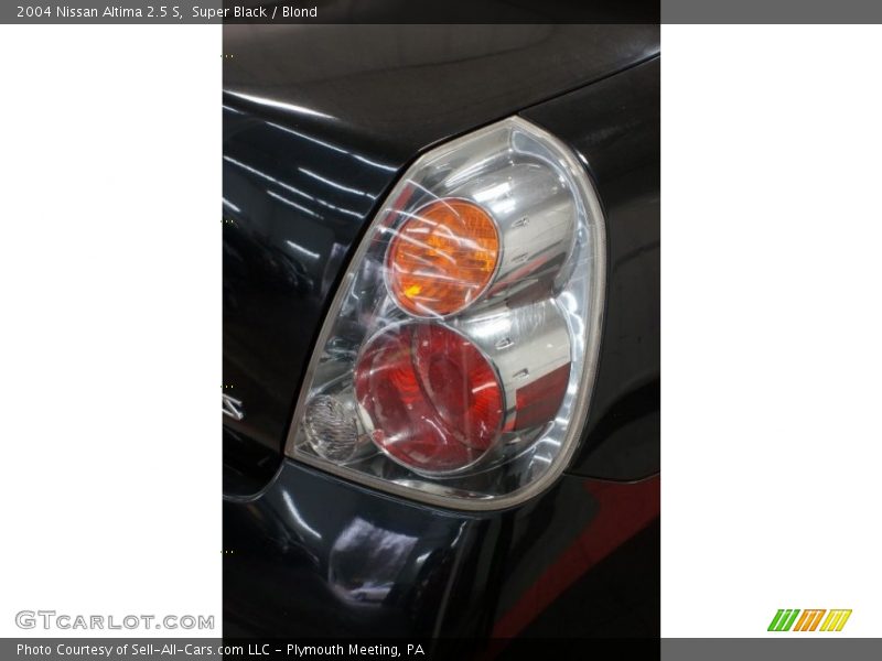 Super Black / Blond 2004 Nissan Altima 2.5 S