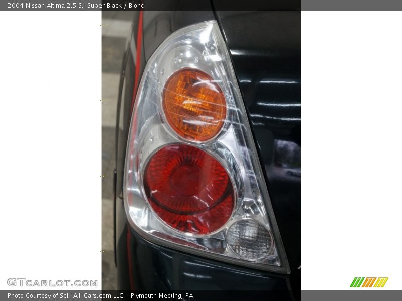 Super Black / Blond 2004 Nissan Altima 2.5 S