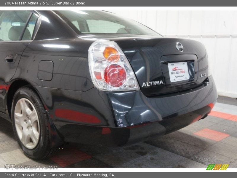 Super Black / Blond 2004 Nissan Altima 2.5 S
