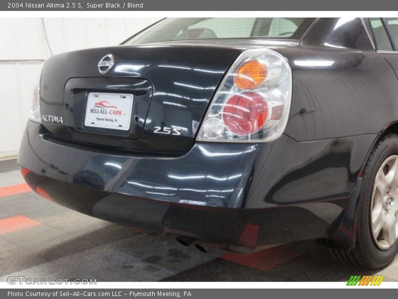 Super Black / Blond 2004 Nissan Altima 2.5 S