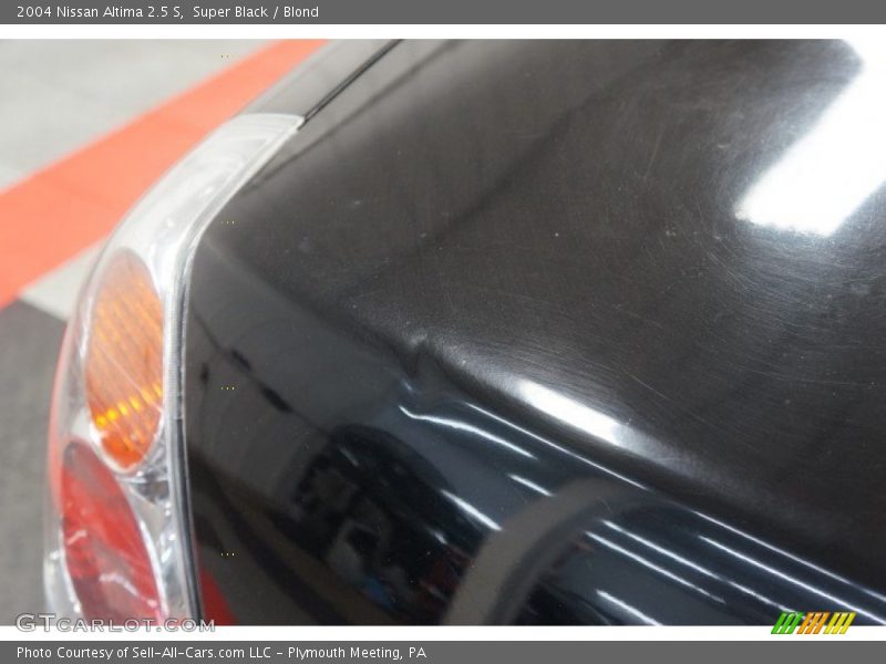 Super Black / Blond 2004 Nissan Altima 2.5 S