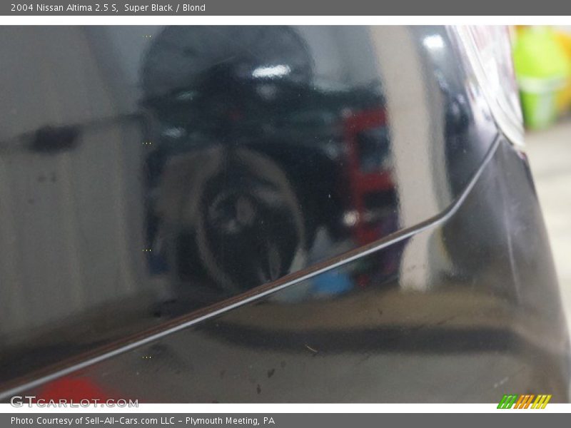 Super Black / Blond 2004 Nissan Altima 2.5 S