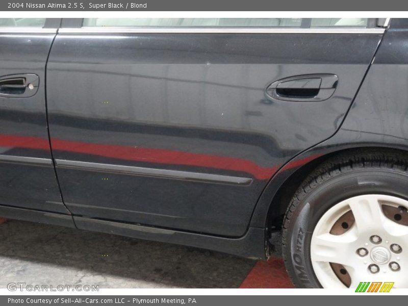 Super Black / Blond 2004 Nissan Altima 2.5 S