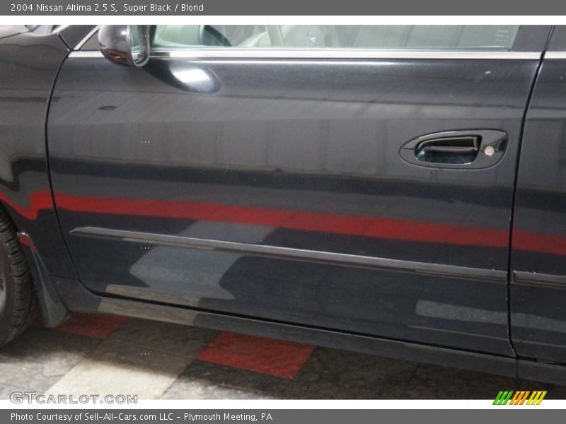 Super Black / Blond 2004 Nissan Altima 2.5 S