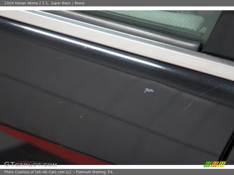 Super Black / Blond 2004 Nissan Altima 2.5 S