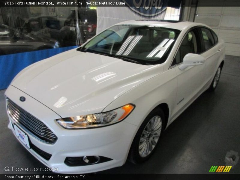 White Platinum Tri-Coat Metallic / Dune 2016 Ford Fusion Hybrid SE