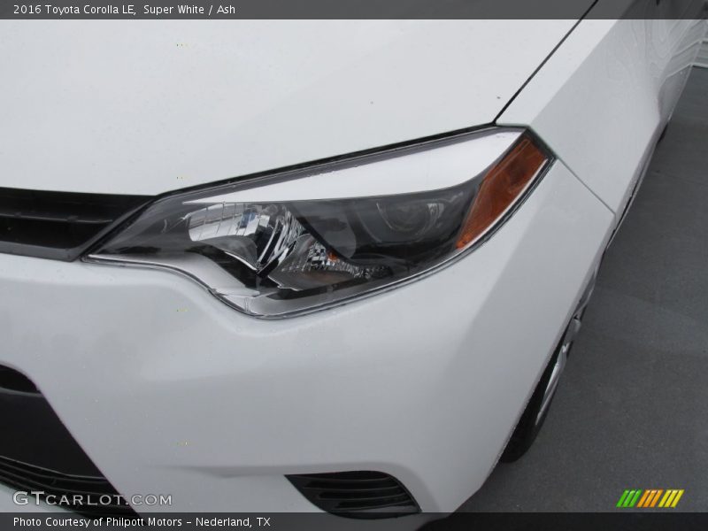 Super White / Ash 2016 Toyota Corolla LE