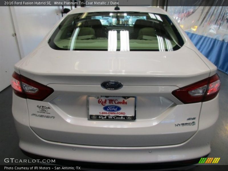 White Platinum Tri-Coat Metallic / Dune 2016 Ford Fusion Hybrid SE